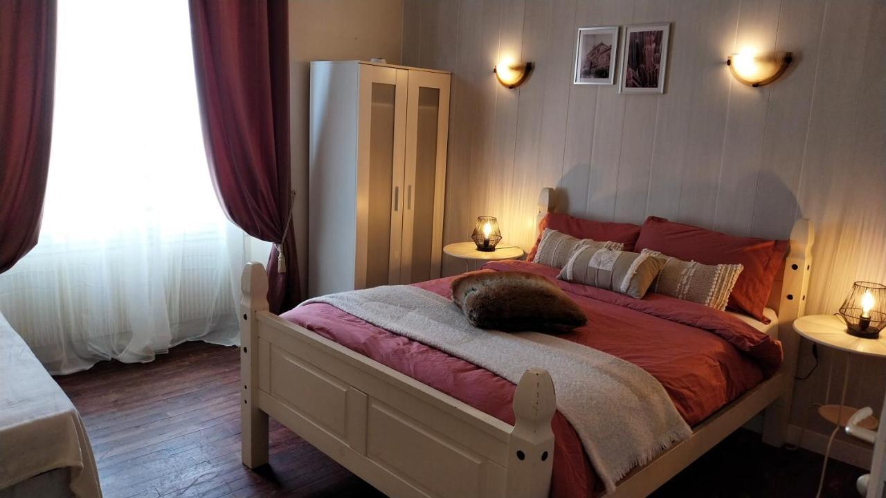 Отель Le 7 Pompadour Arnac-Pompadour Экстерьер фото